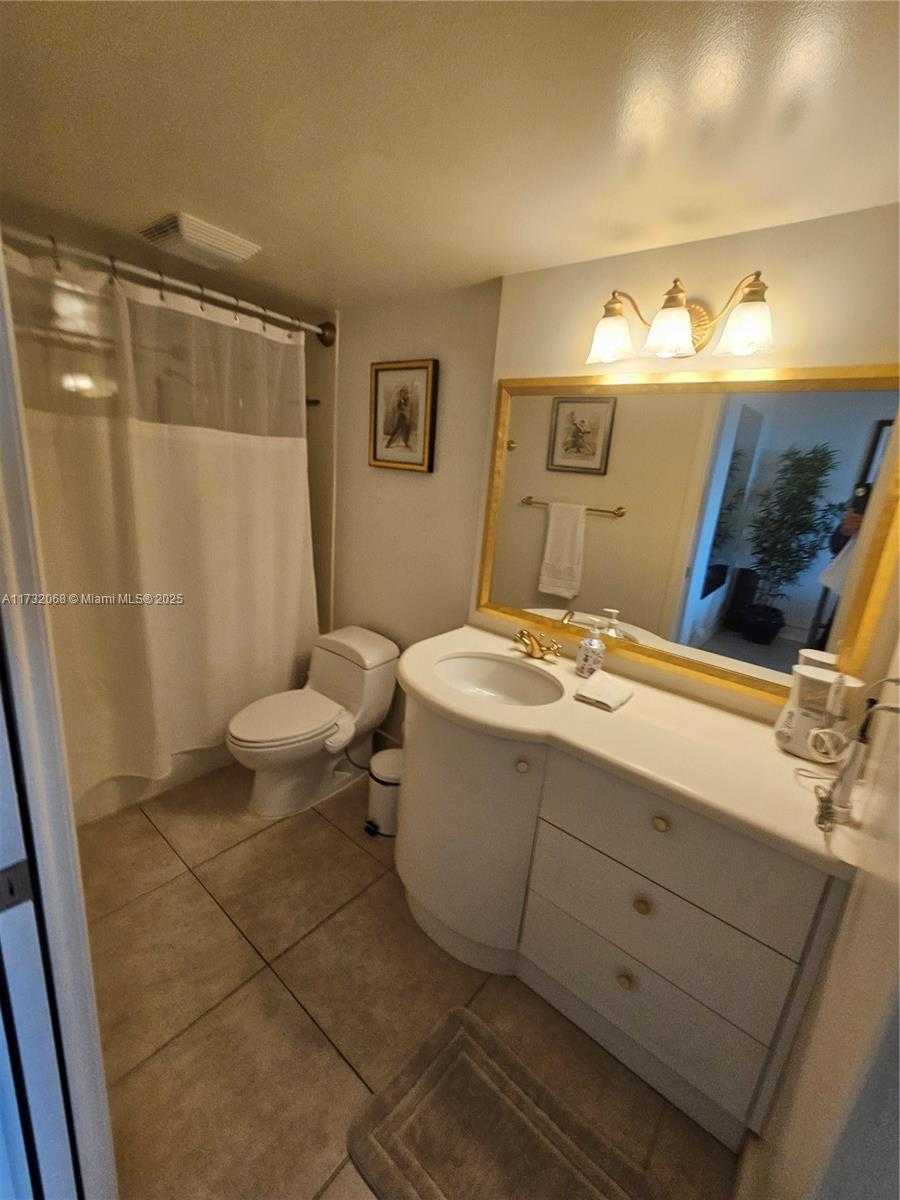 Small Image of 2555 COLLINS AVE #1508, Miami Beach Number 24