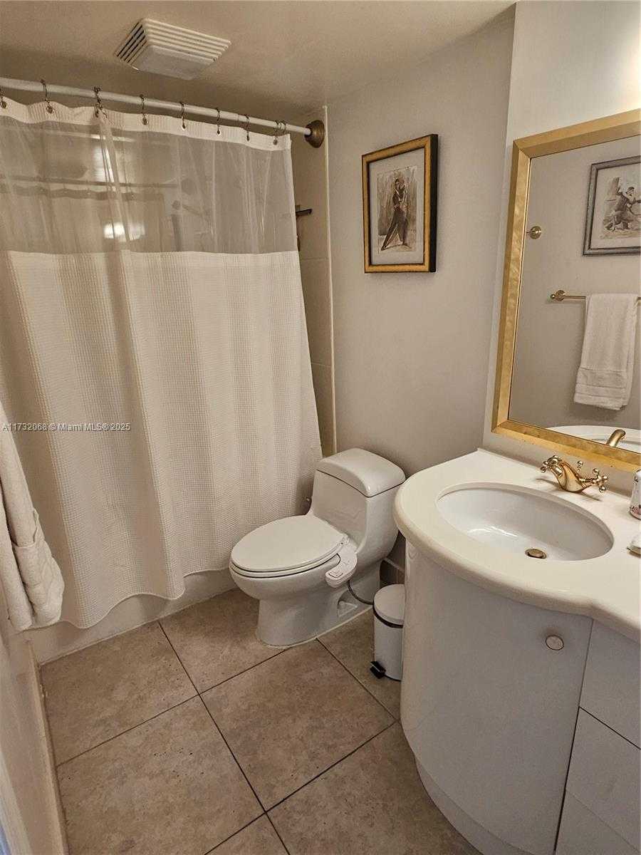 Small Image of 2555 COLLINS AVE #1508, Miami Beach Number 25