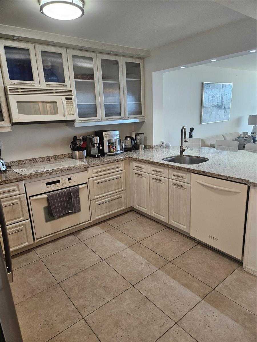 Small Image of 2555 COLLINS AVE #1508, Miami Beach Number 3