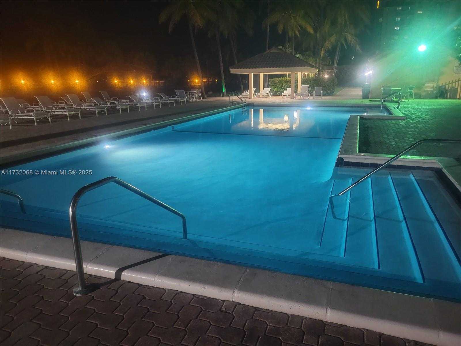 Small Image of 2555 COLLINS AVE #1508, Miami Beach Number 31