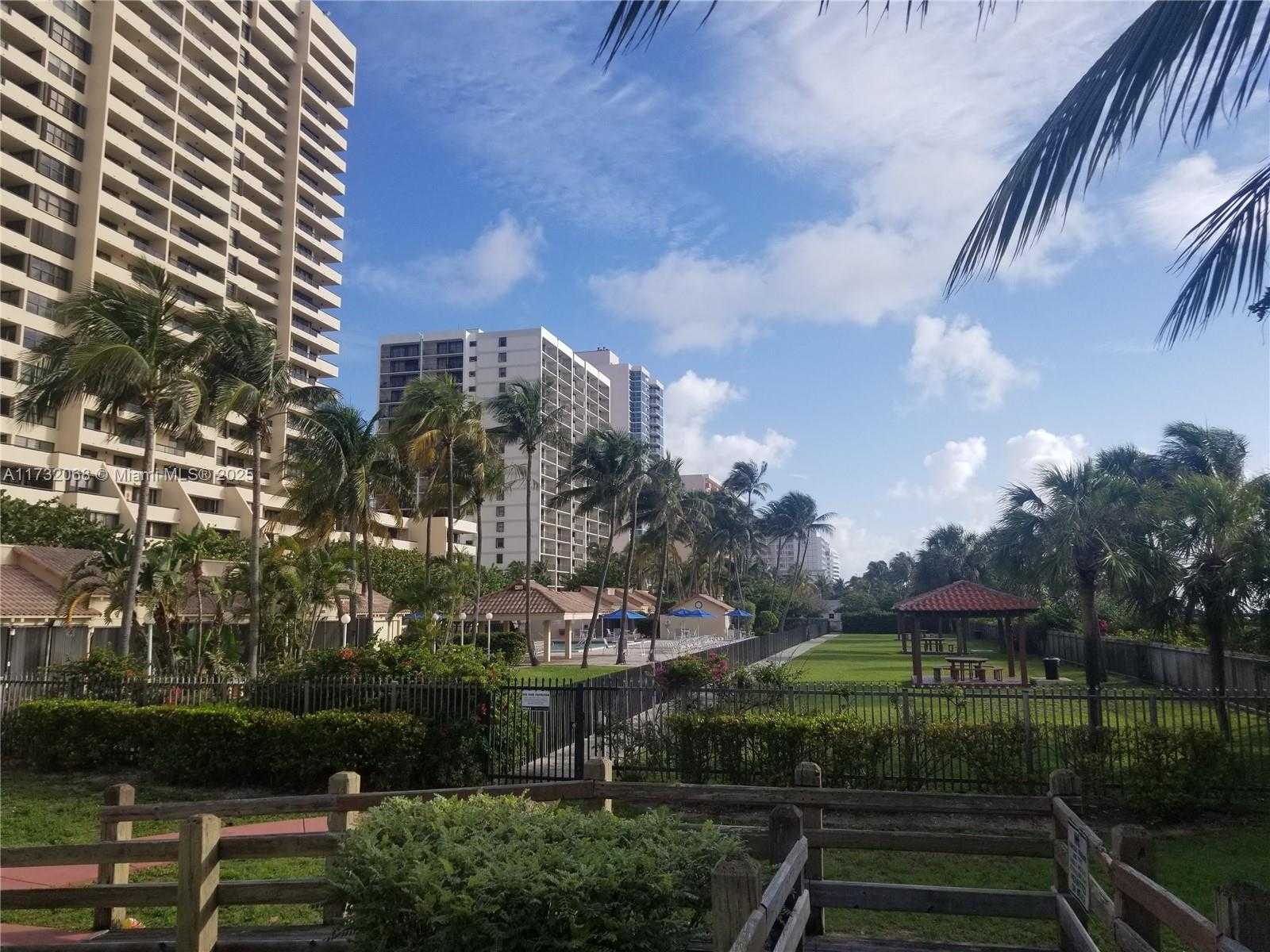 Small Image of 2555 COLLINS AVE #1508, Miami Beach Number 32