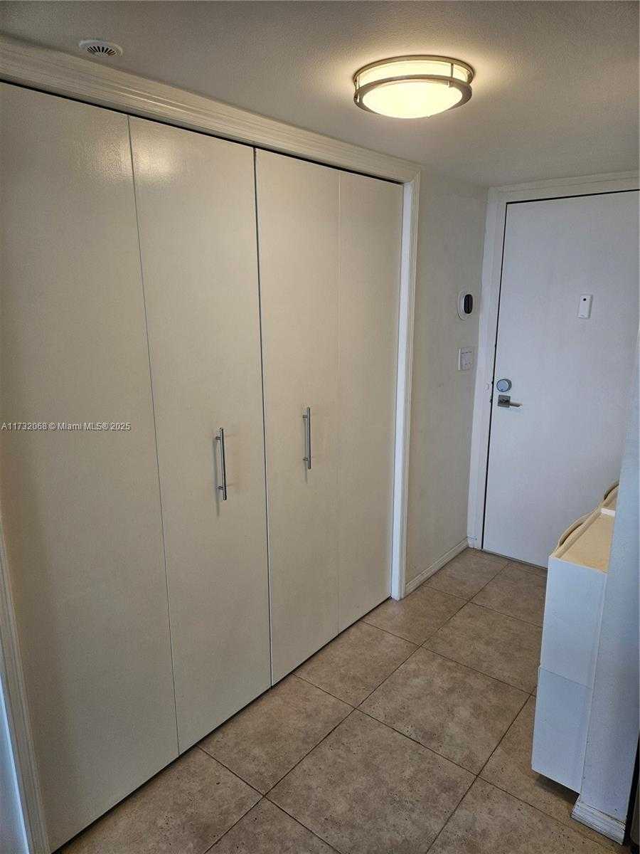 Small Image of 2555 COLLINS AVE #1508, Miami Beach Number 5