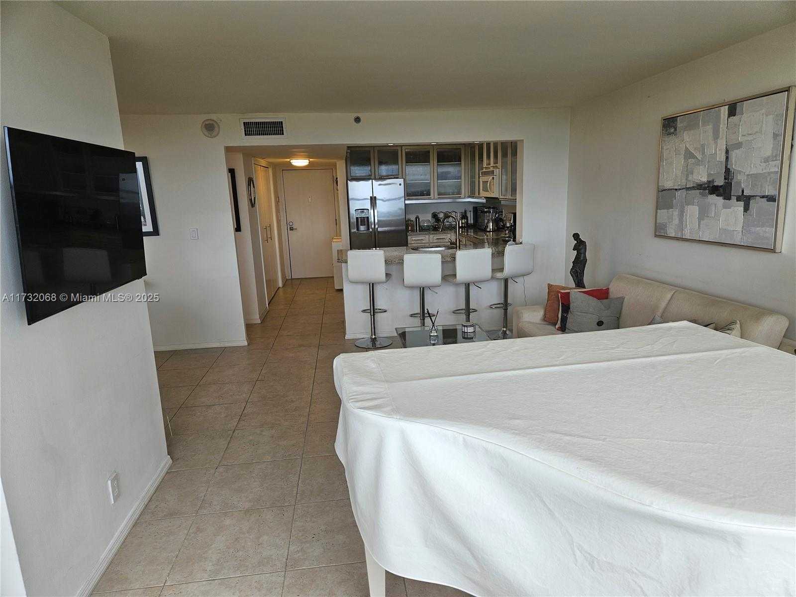 Small Image of 2555 COLLINS AVE #1508, Miami Beach Number 8