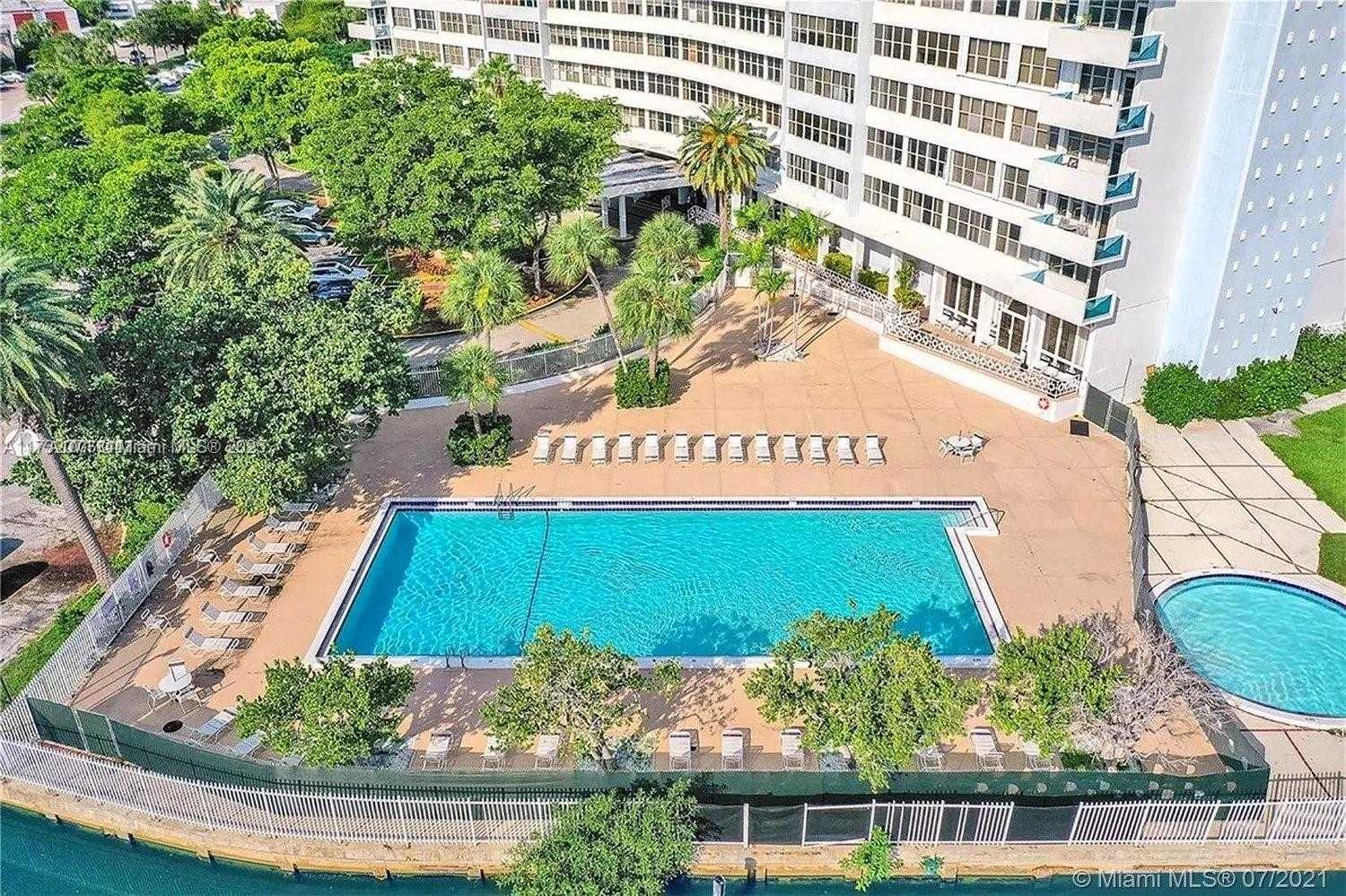 Small Image of 7441 WAYNE AVE #2H, Miami Beach Number 2