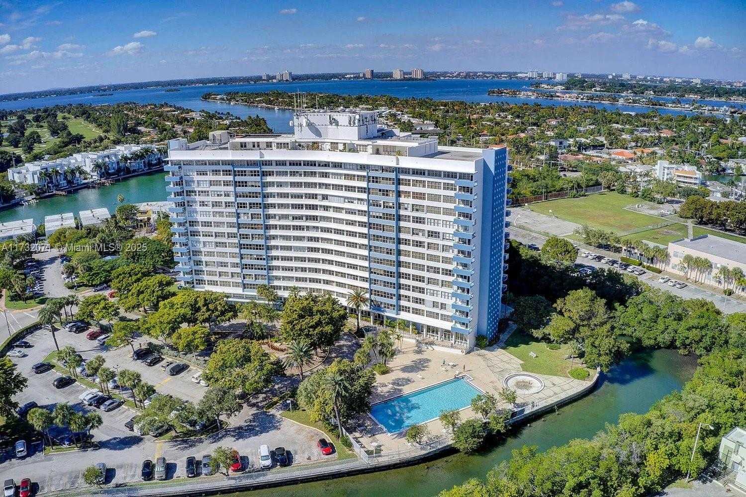 Small Image of 7441 WAYNE AVE #2H, Miami Beach Number 3