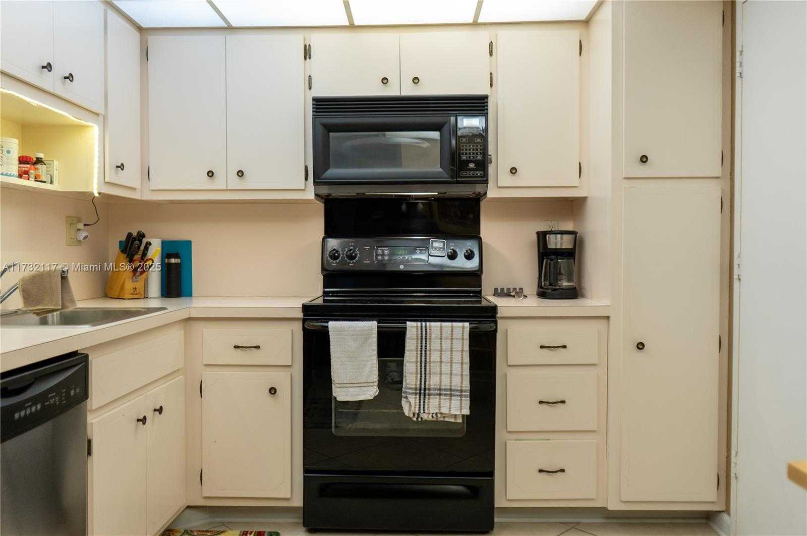 Small Image of 1600 SOUTH OCEAN DR #8I, Hollywood Number 17