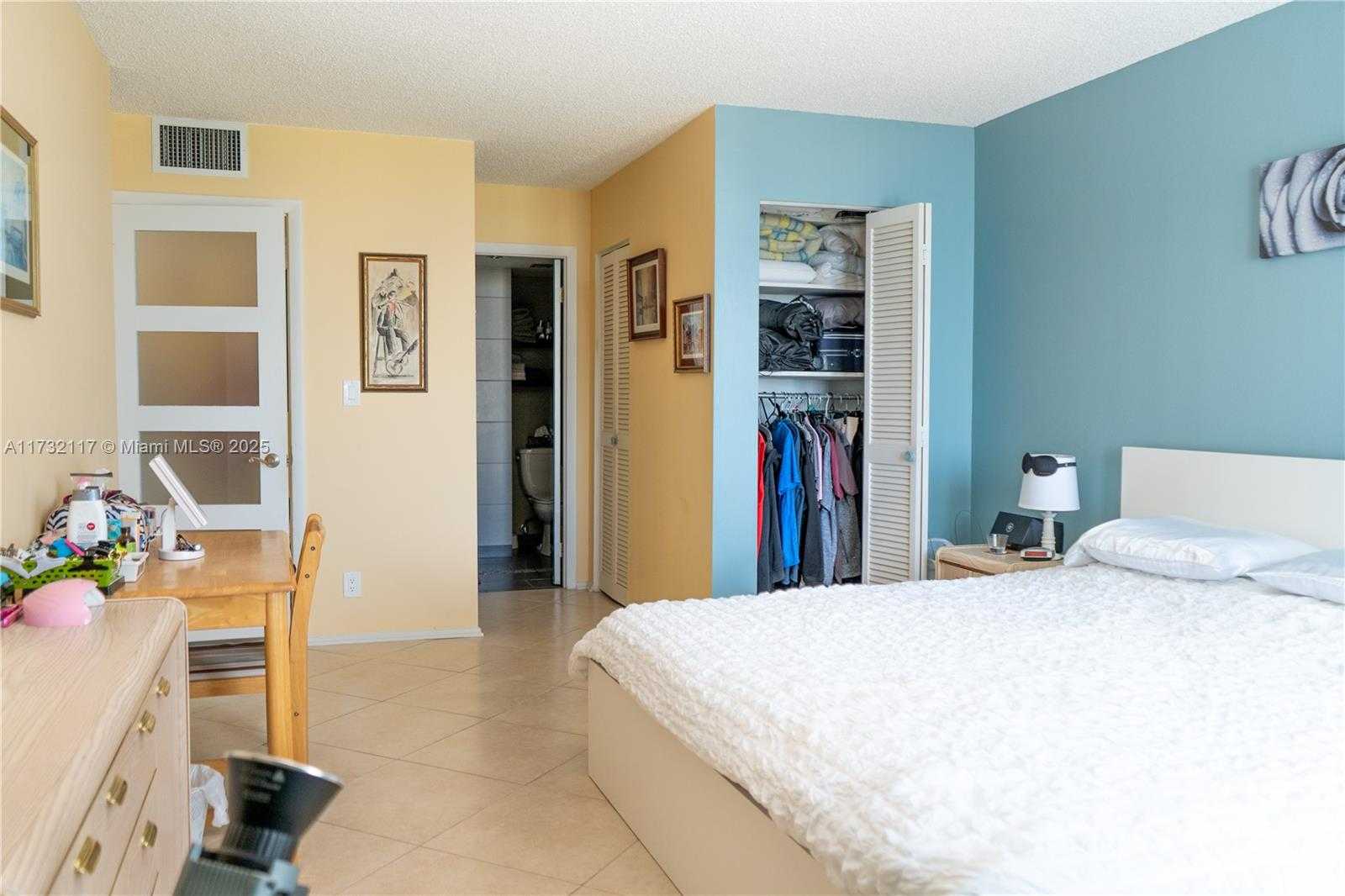 Small Image of 1600 SOUTH OCEAN DR #8I, Hollywood Number 9