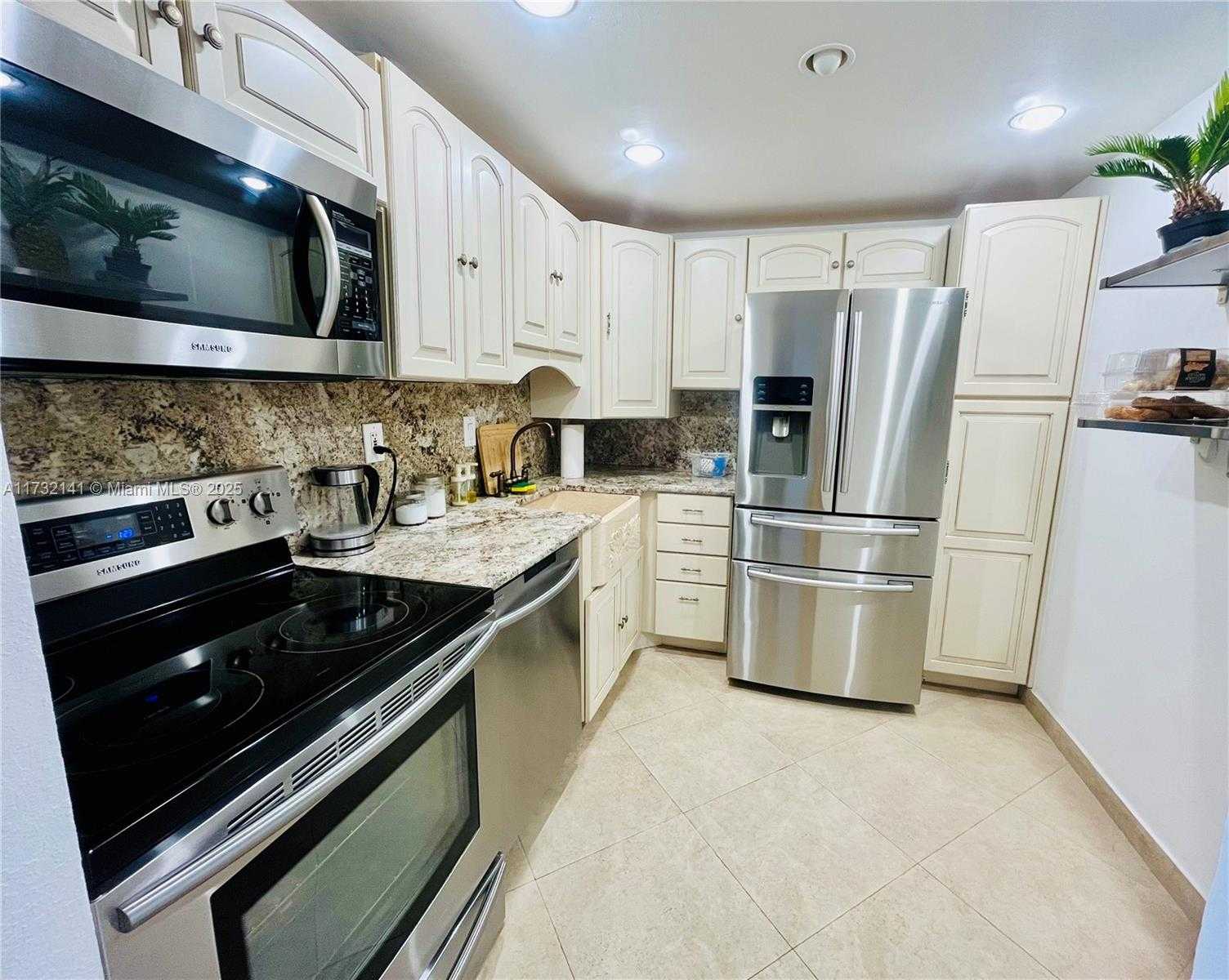 Small Image of 3701 NORTH COUNTRY CLUB DR #502, Aventura Number 16