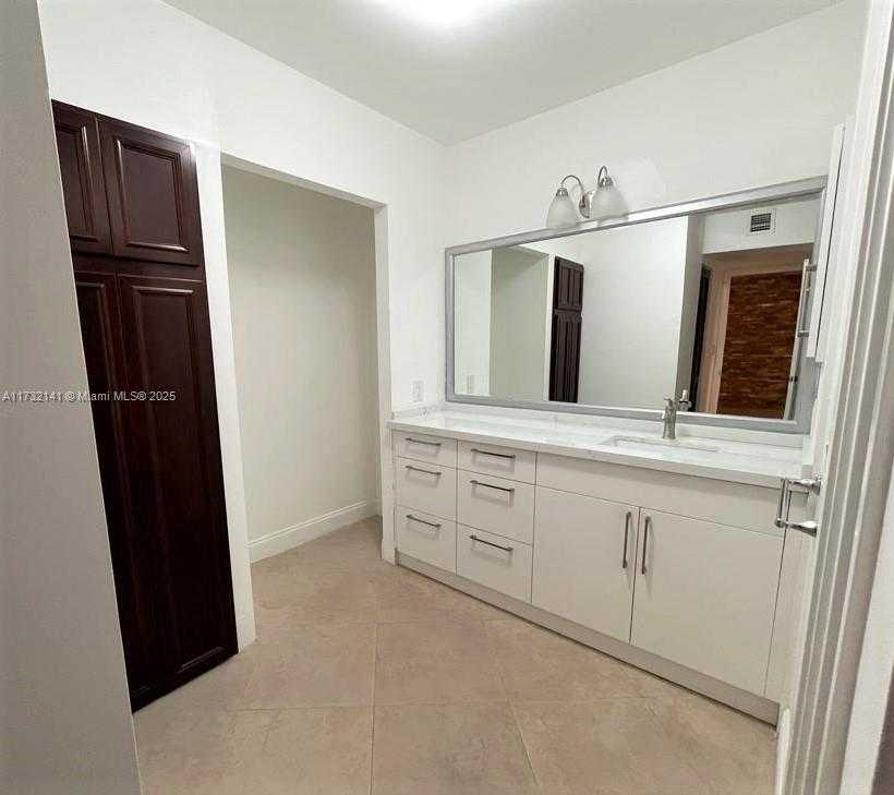 Small Image of 3701 NORTH COUNTRY CLUB DR #502, Aventura Number 9