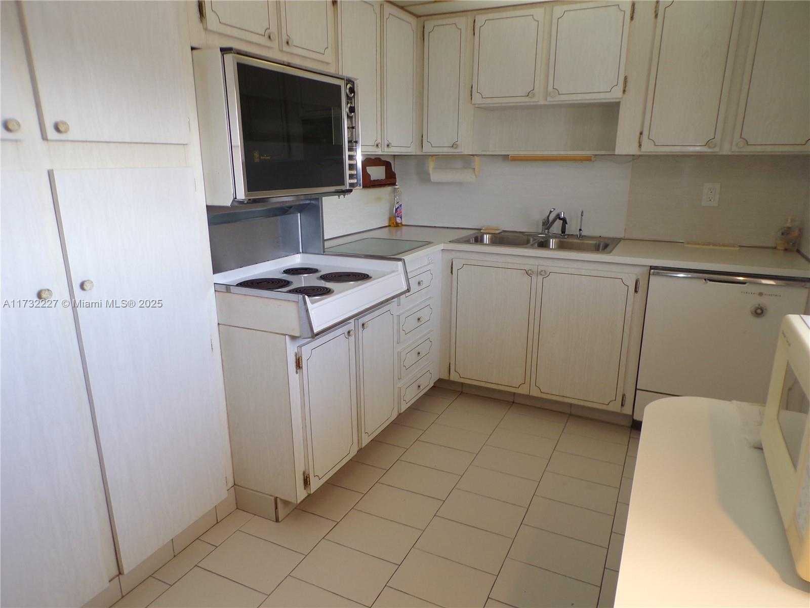 Small Image of 3030 MARCOS DR #T601, Aventura Number 32