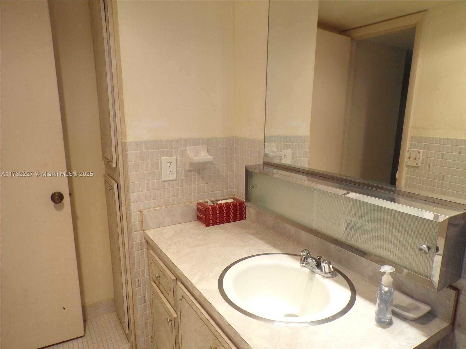 Small Image of 3030 MARCOS DR #T601, Aventura Number 42