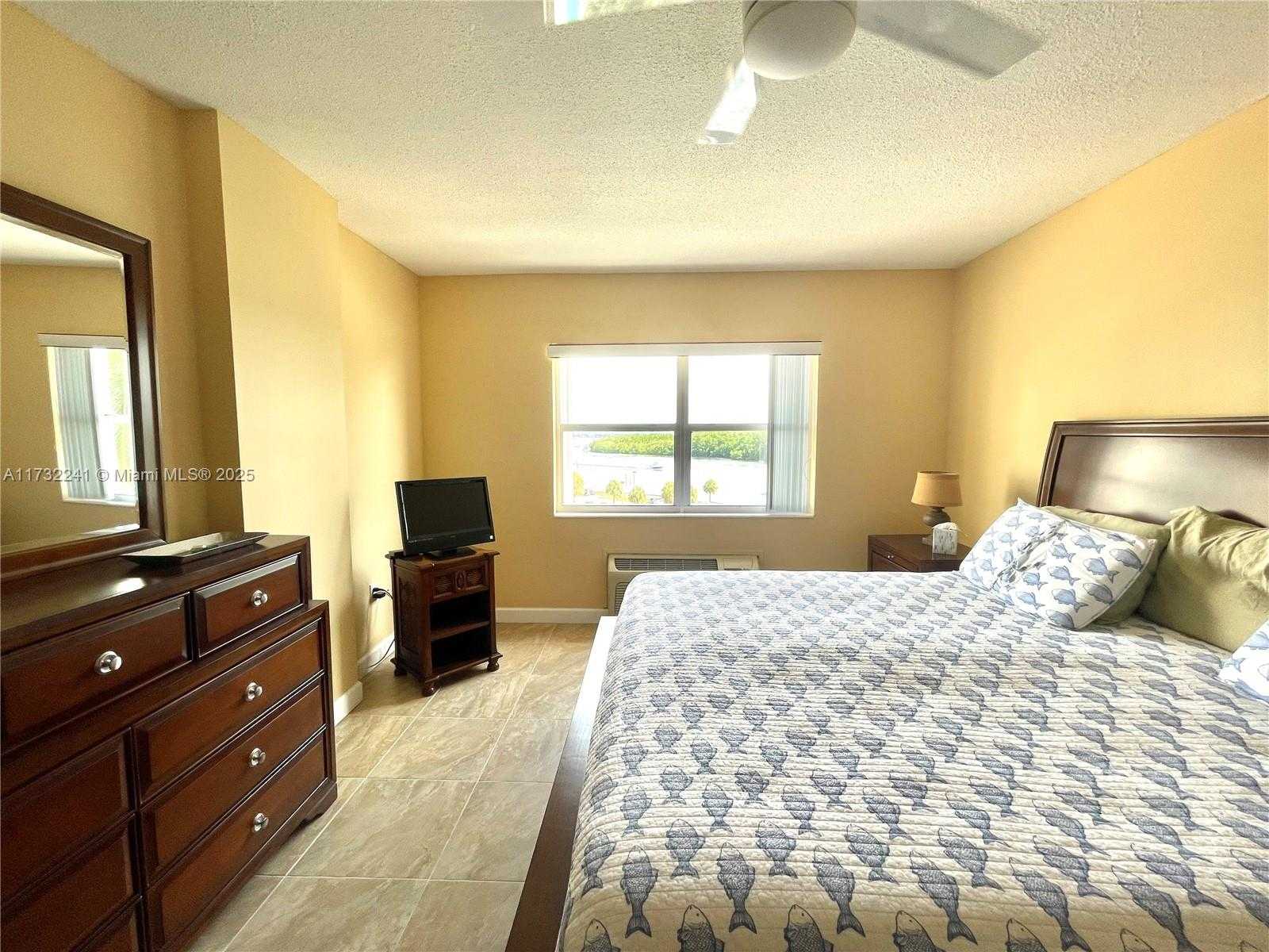 Small Image of 400 KINGS POINT DR #510, Sunny Isles Beach Number 12