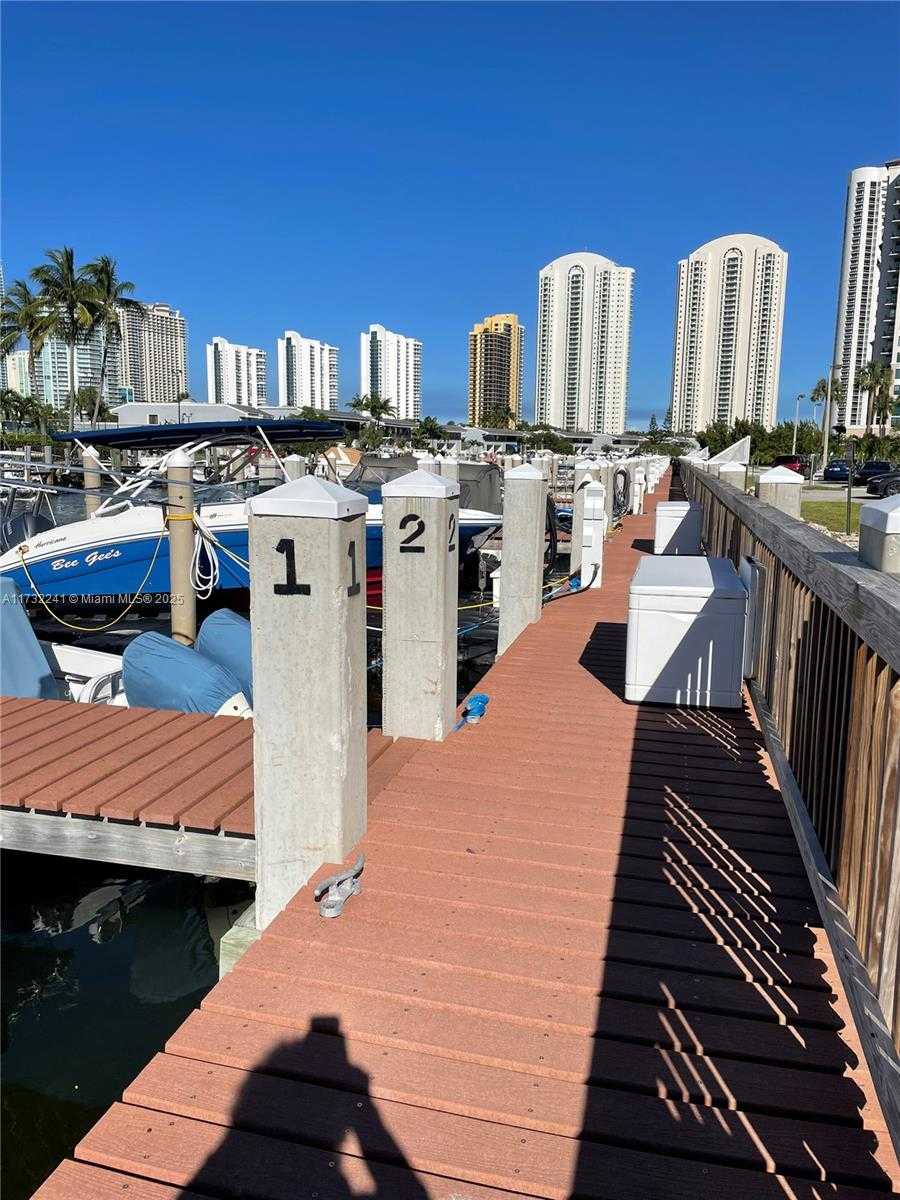 Small Image of 400 KINGS POINT DR #510, Sunny Isles Beach Number 20
