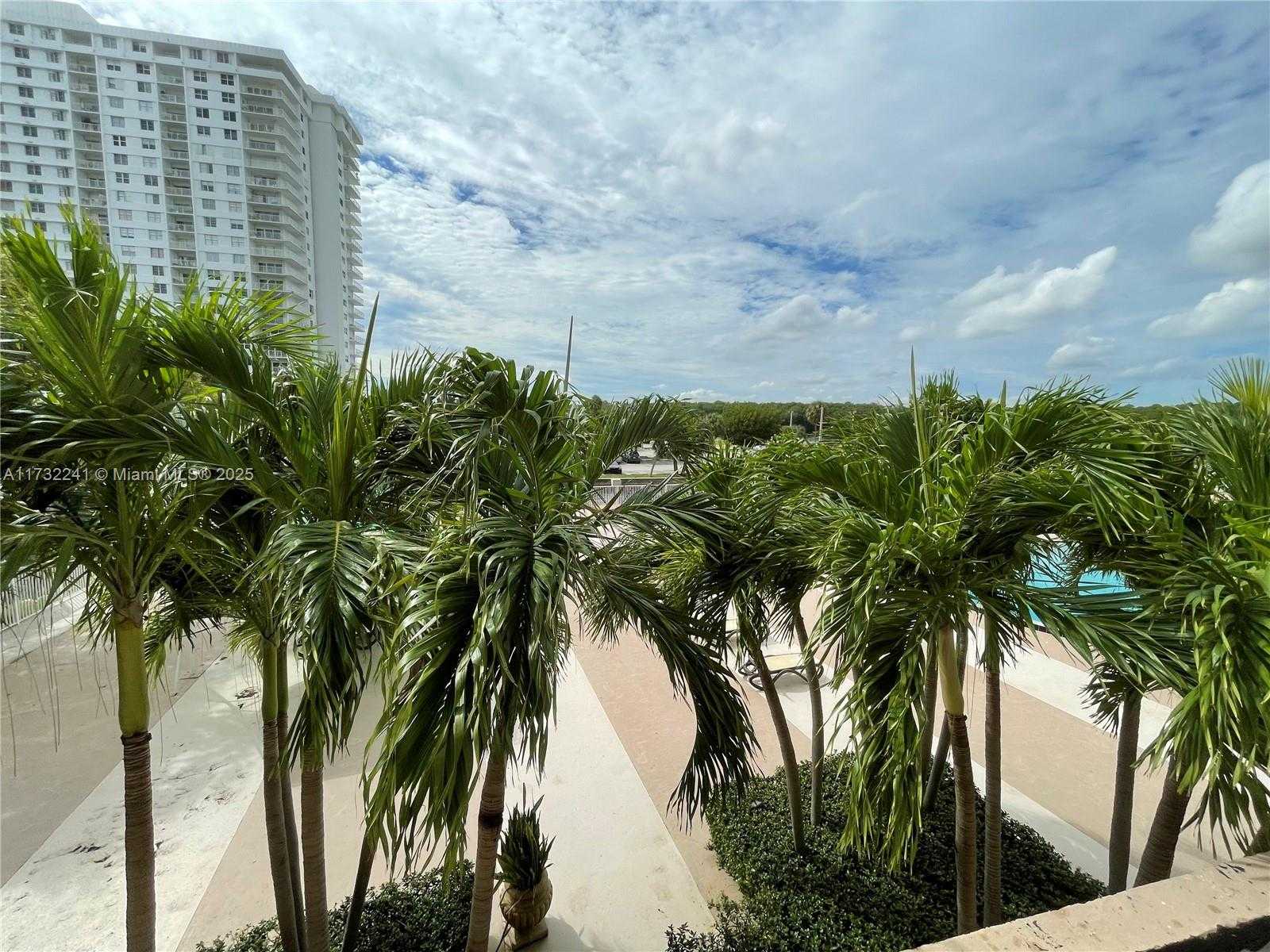 Small Image of 400 KINGS POINT DR #510, Sunny Isles Beach Number 4