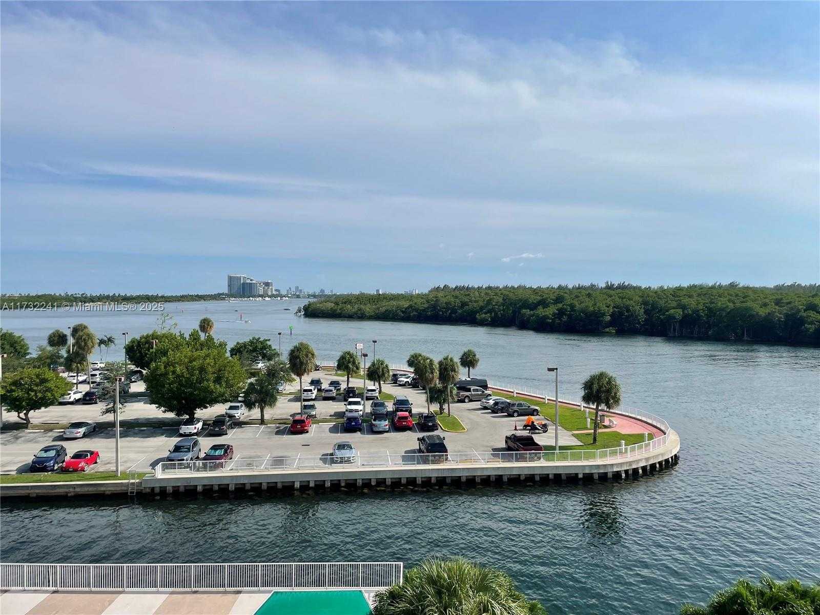 Small Image of 400 KINGS POINT DR #510, Sunny Isles Beach Number 5