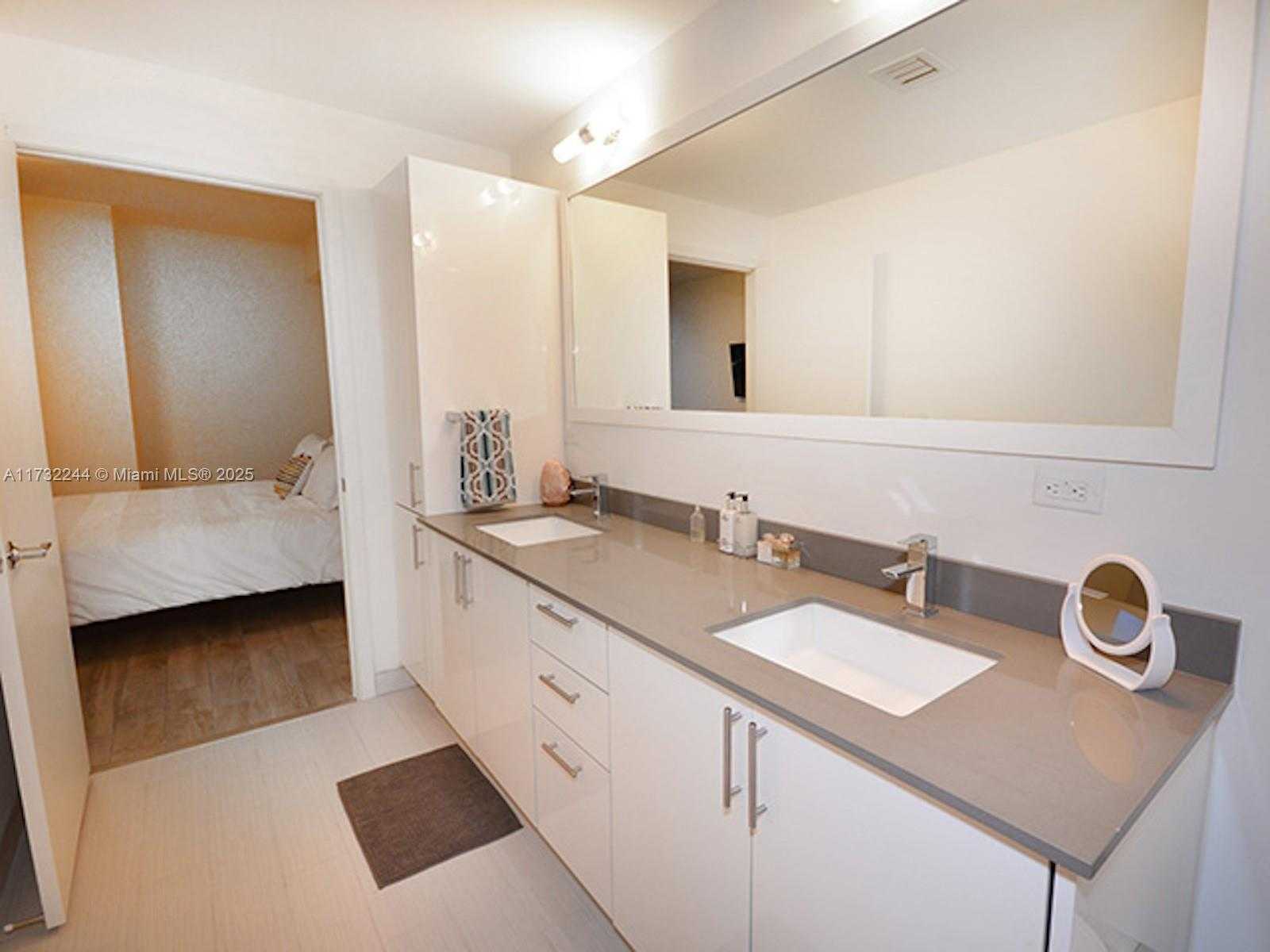 Small Image of 999 SOUTH WEST 1ST AVE #1611, Miami Number 15