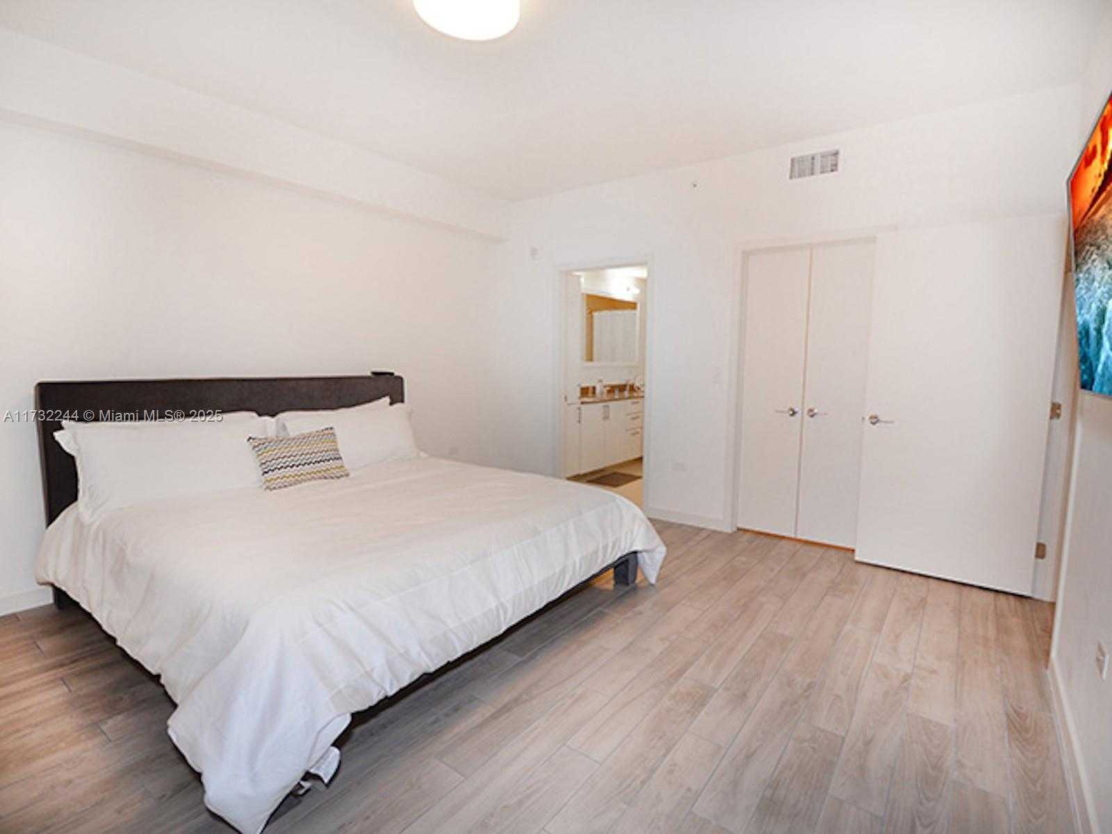 Small Image of 999 SOUTH WEST 1ST AVE #1611, Miami Number 16