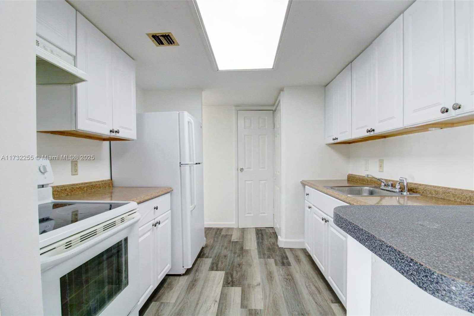 Small Image of 15921 SOUTH WEST 90TH CT #B, Palmetto Bay Number 12
