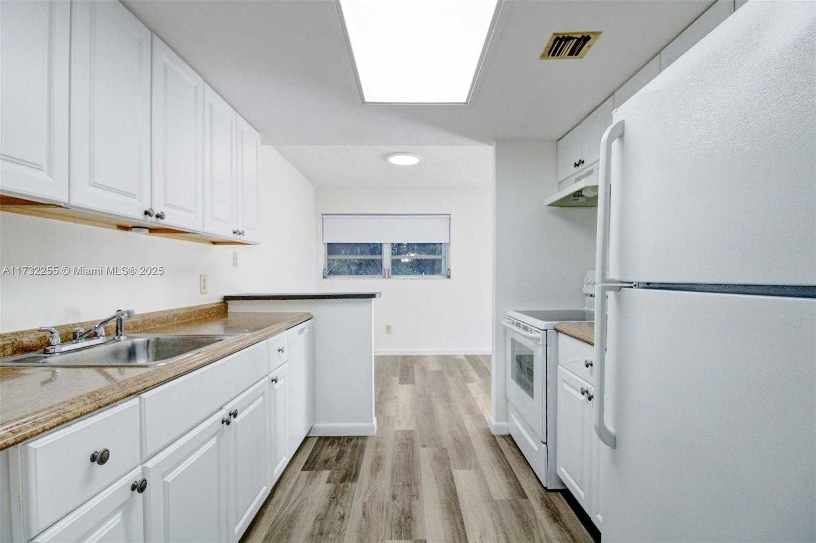 Small Image of 15921 SOUTH WEST 90TH CT #B, Palmetto Bay Number 13