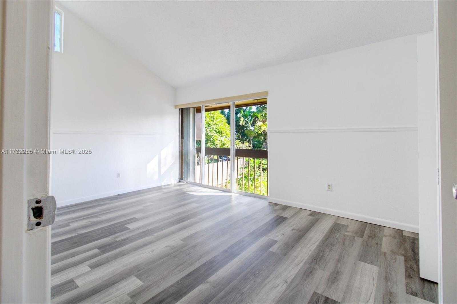 Small Image of 15921 SOUTH WEST 90TH CT #B, Palmetto Bay Number 16