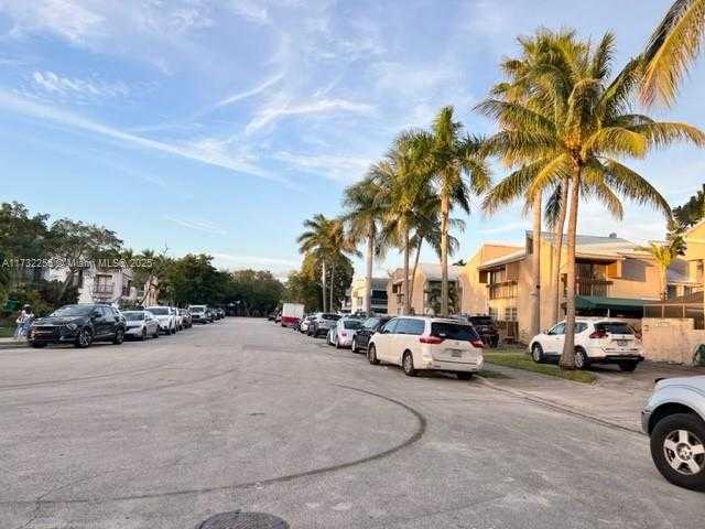 Small Image of 15921 SOUTH WEST 90TH CT #B, Palmetto Bay Number 2