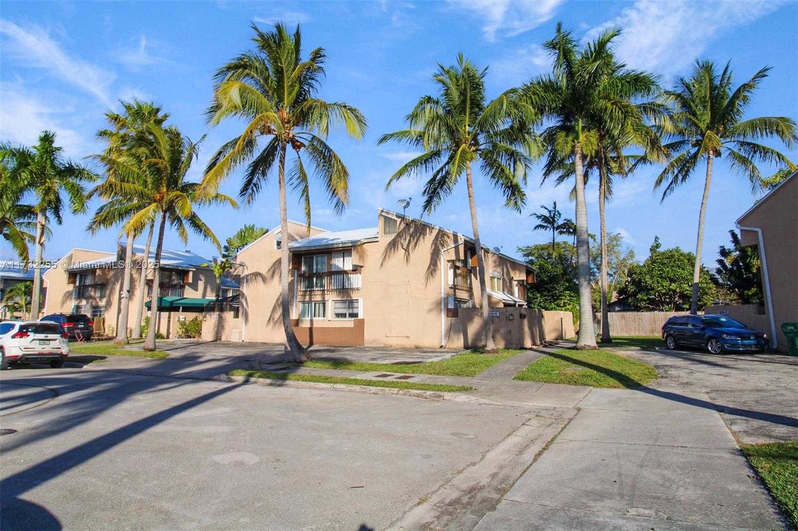 Small Image of 15921 SOUTH WEST 90TH CT #B, Palmetto Bay Number 22