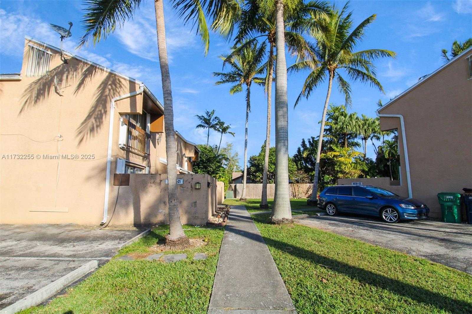 Small Image of 15921 SOUTH WEST 90TH CT #B, Palmetto Bay Number 25