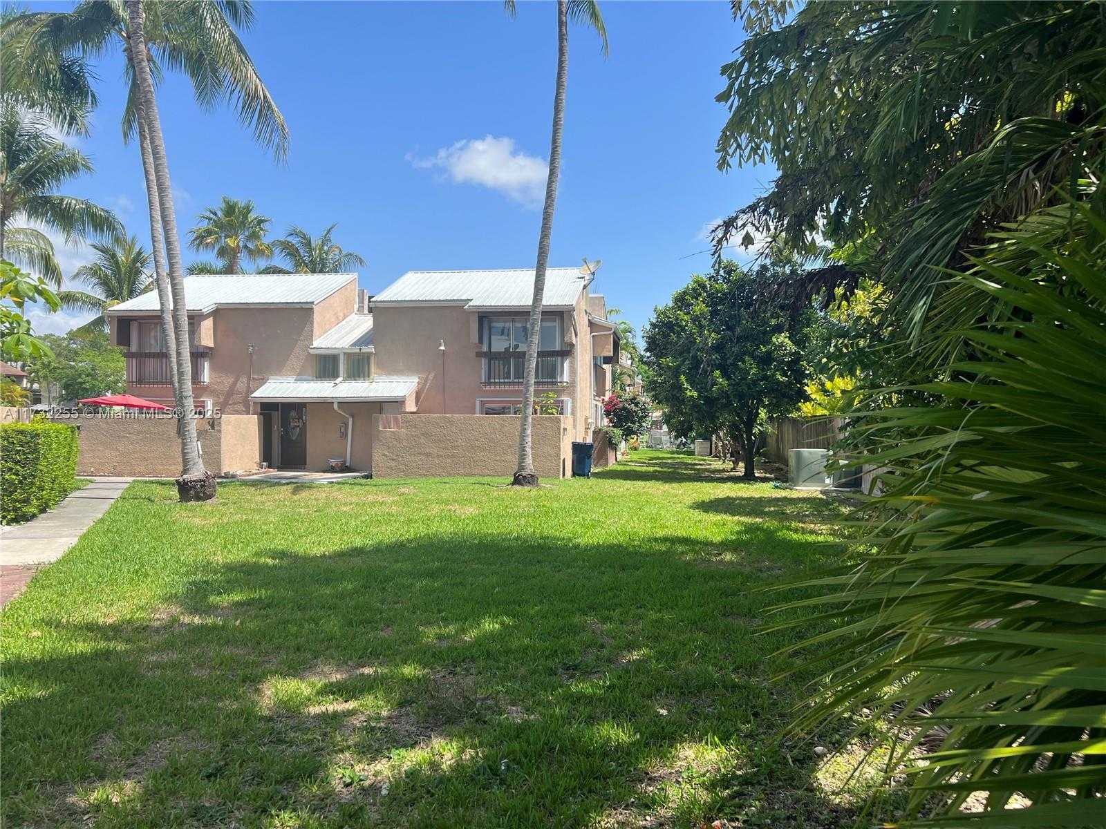 Small Image of 15921 SOUTH WEST 90TH CT #B, Palmetto Bay Number 3