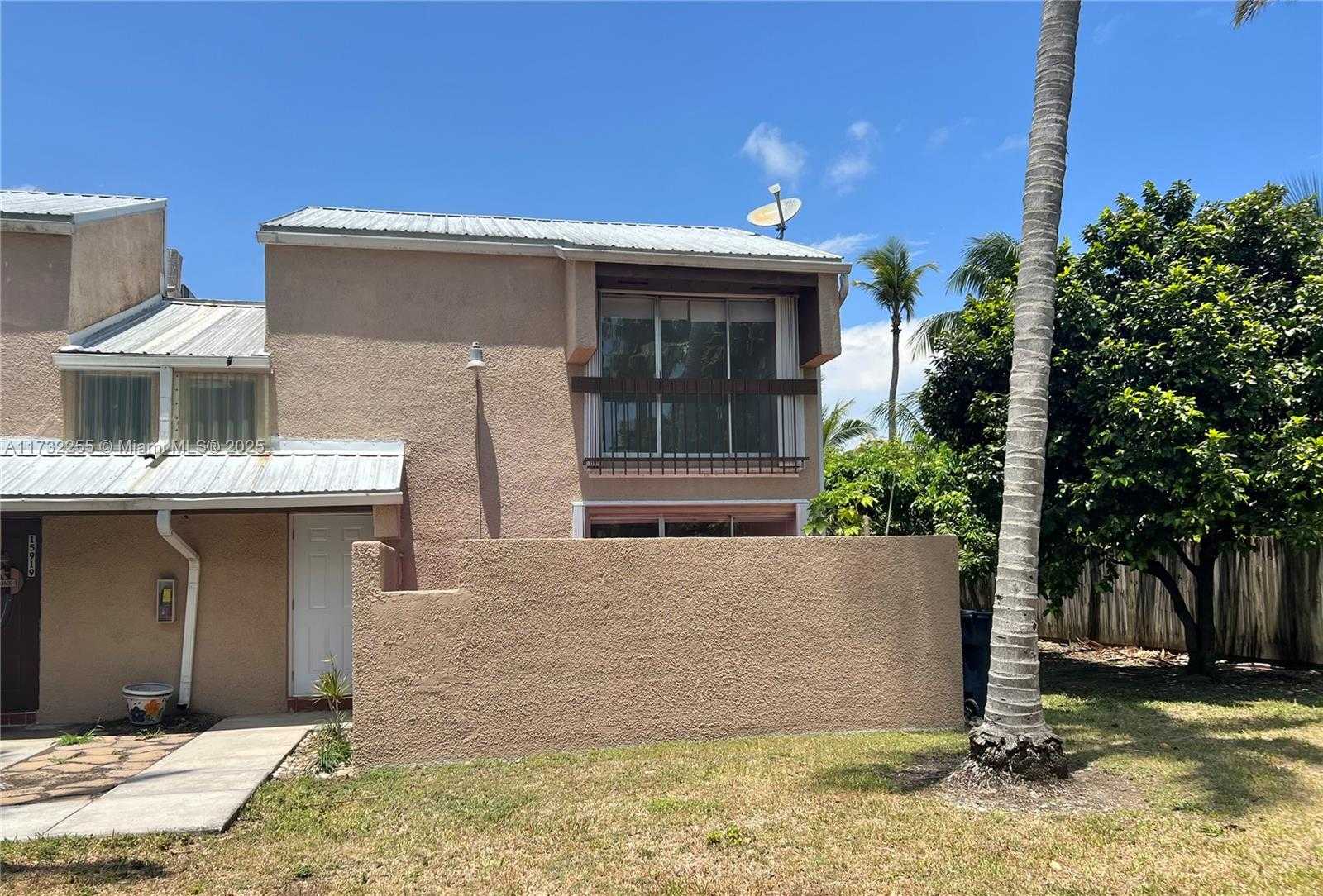 Small Image of 15921 SOUTH WEST 90TH CT #B, Palmetto Bay Number 5
