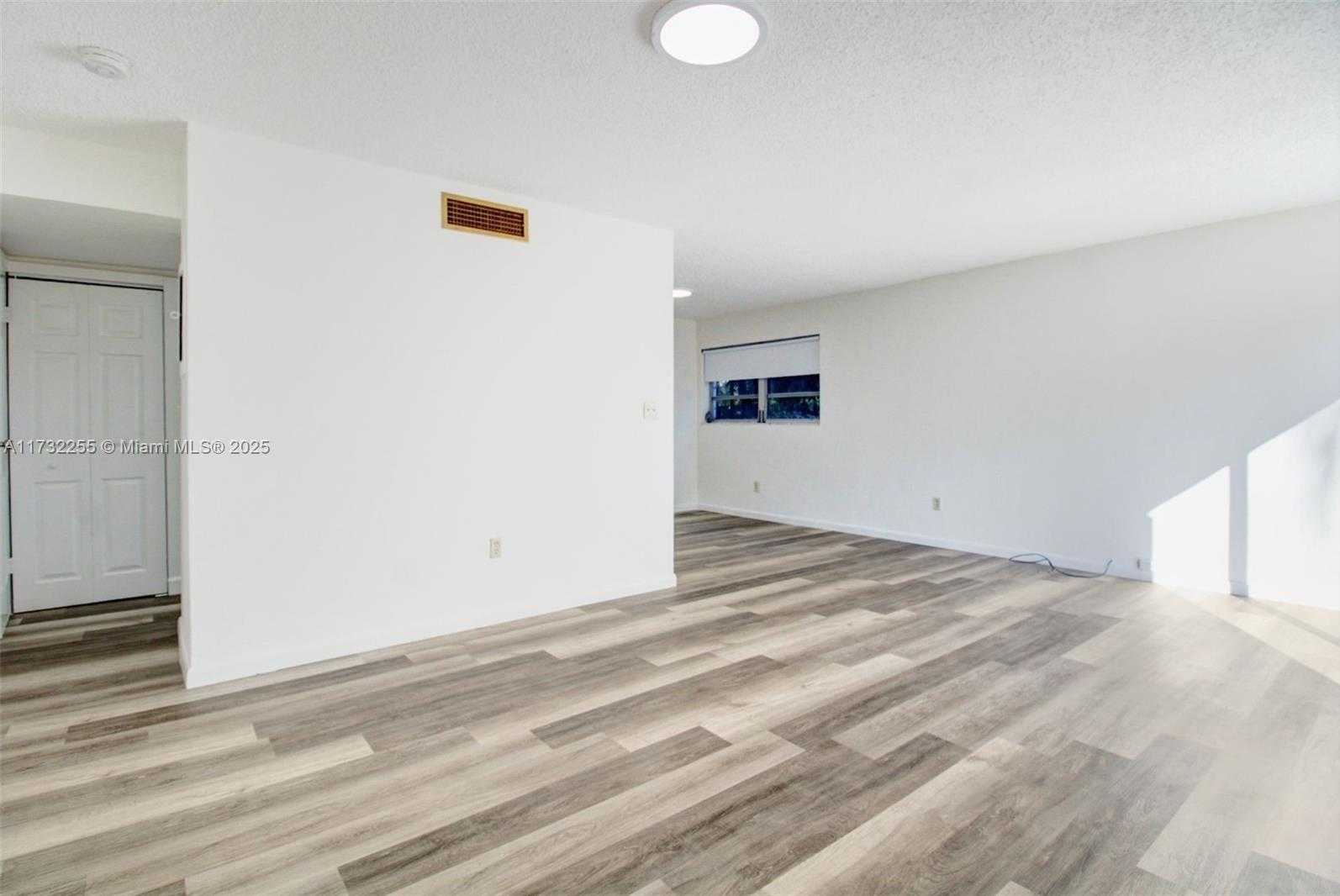 Small Image of 15921 SOUTH WEST 90TH CT #B, Palmetto Bay Number 8
