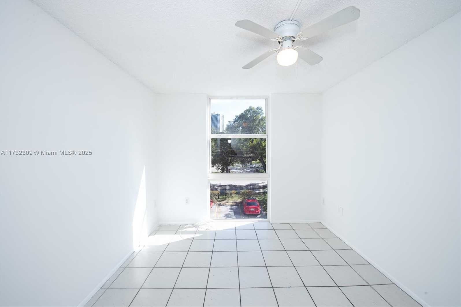 Small Image of 16950 WEST DIXIE HWY #B320, North Miami Beach Number 14