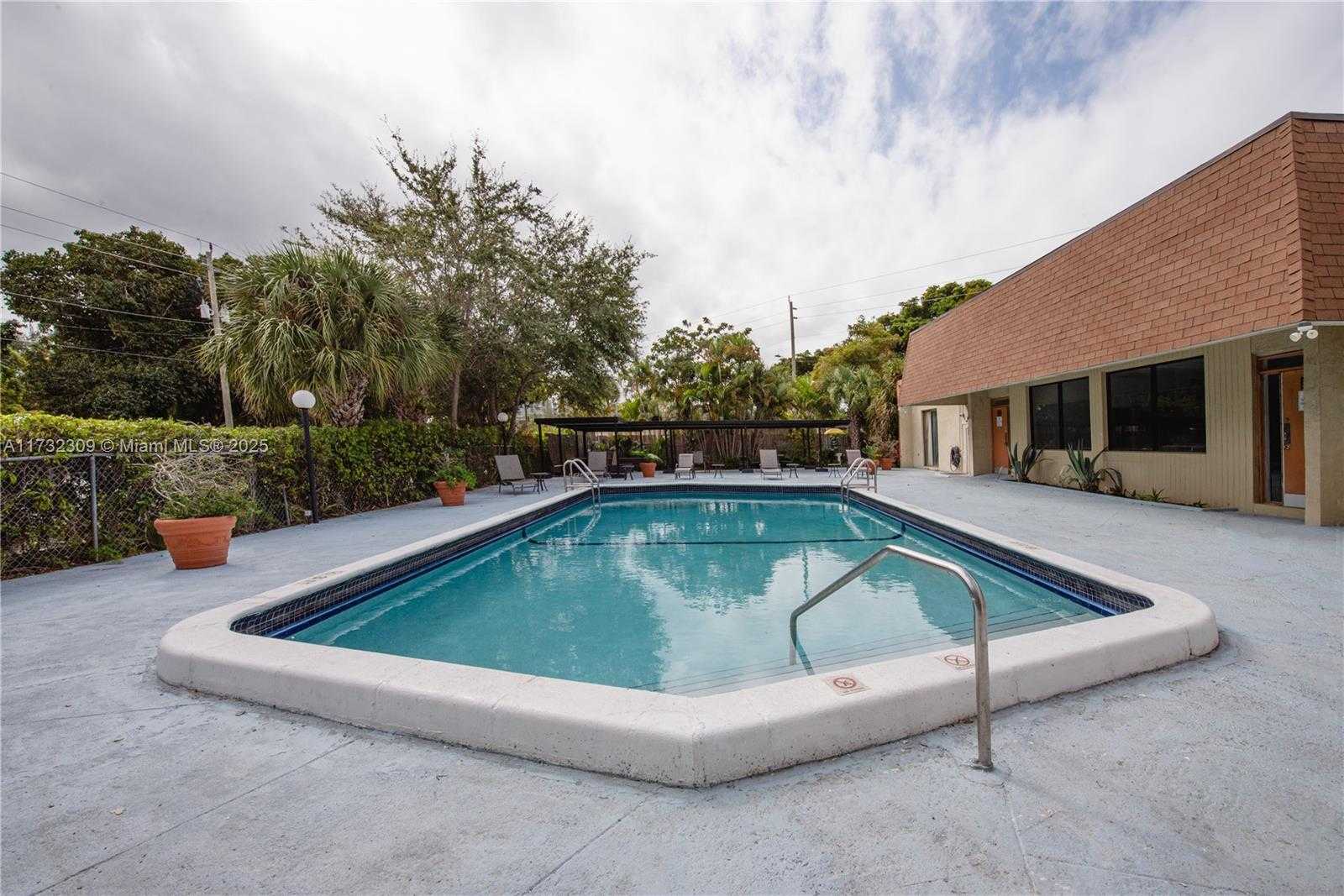 Small Image of 16950 WEST DIXIE HWY #B320, North Miami Beach Number 2