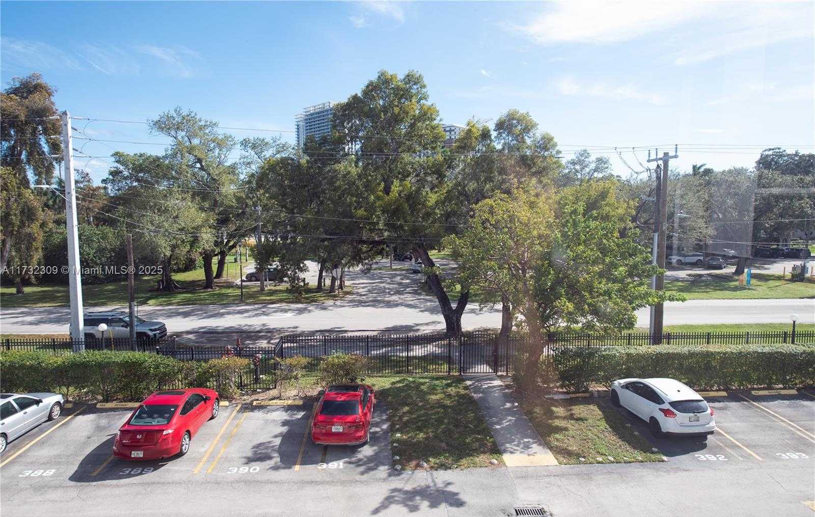 Small Image of 16950 WEST DIXIE HWY #B320, North Miami Beach Number 27