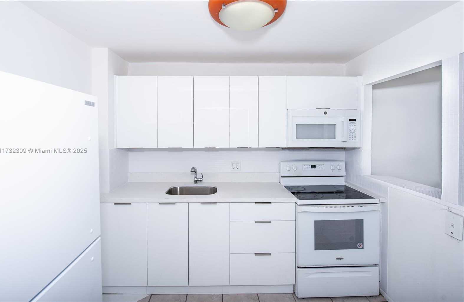 Small Image of 16950 WEST DIXIE HWY #B320, North Miami Beach Number 5
