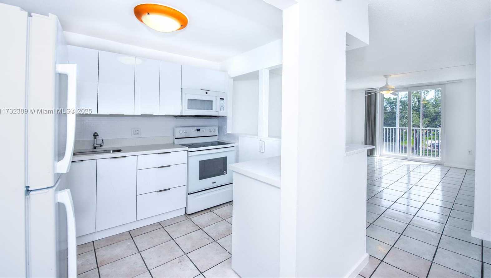 Small Image of 16950 WEST DIXIE HWY #B320, North Miami Beach Number 7