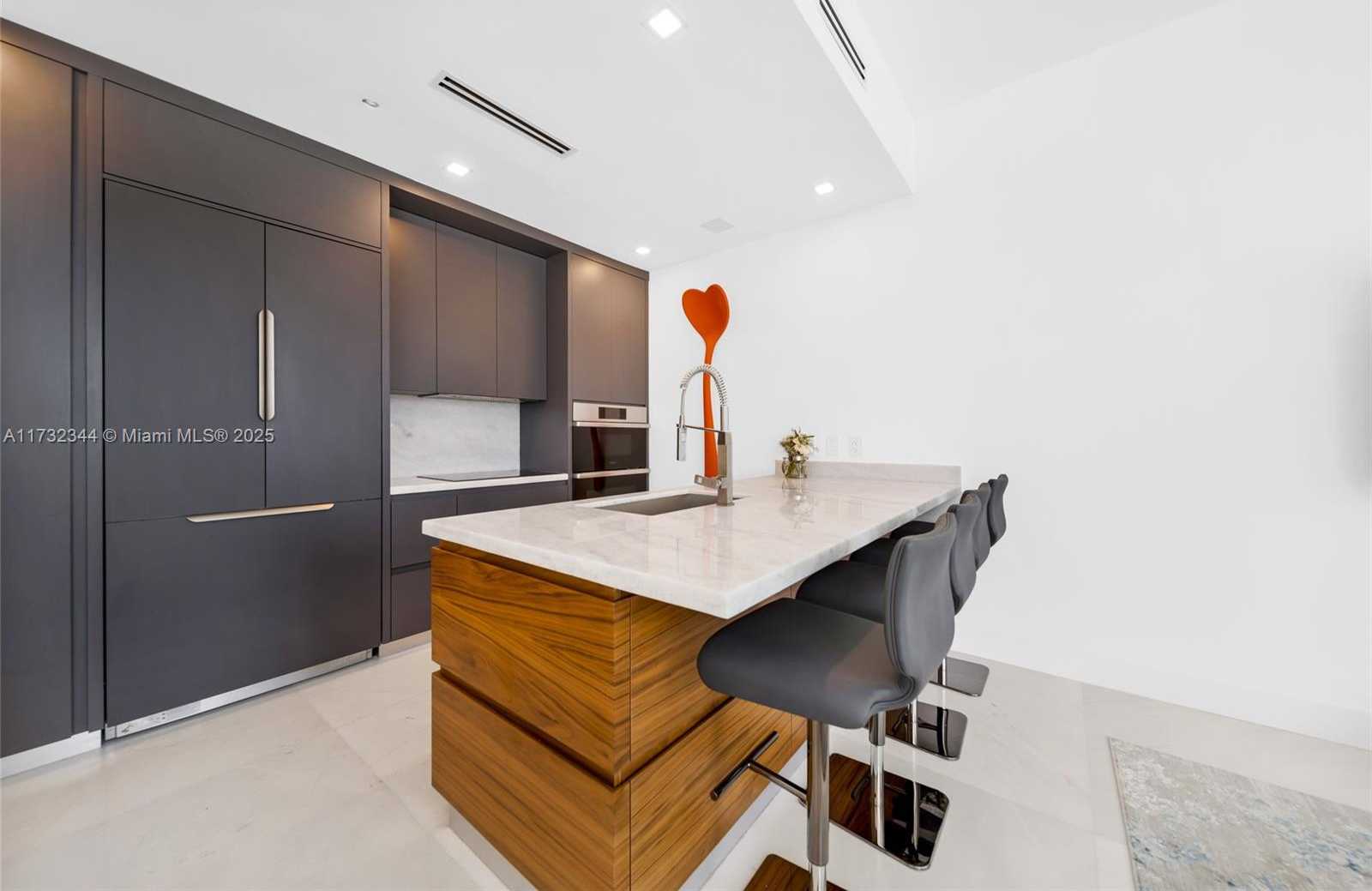 Small Image of 200 BISCAYNE BOULEVARD WAY #1406, Miami Number 2