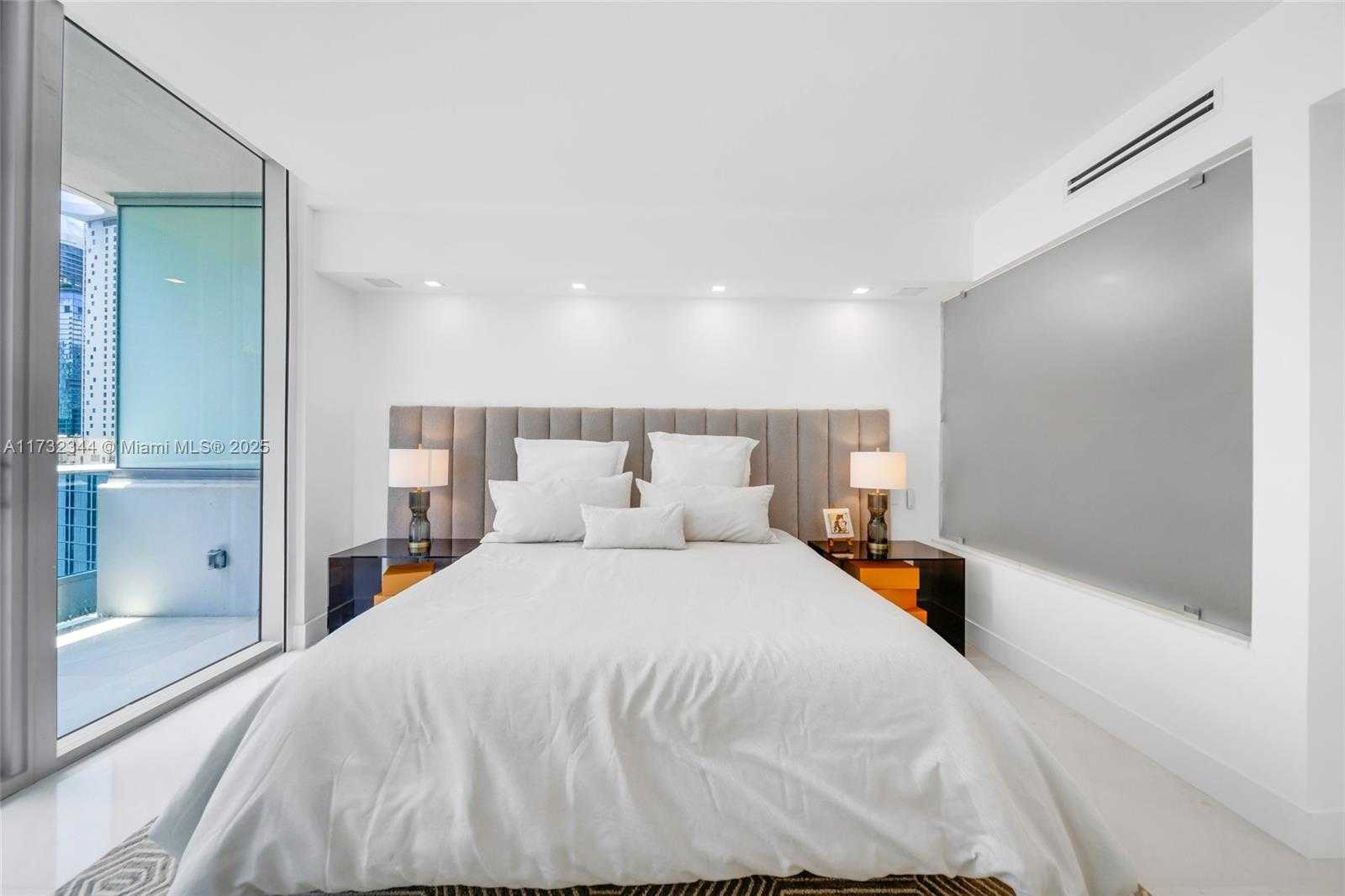 Small Image of 200 BISCAYNE BOULEVARD WAY #1406, Miami Number 22