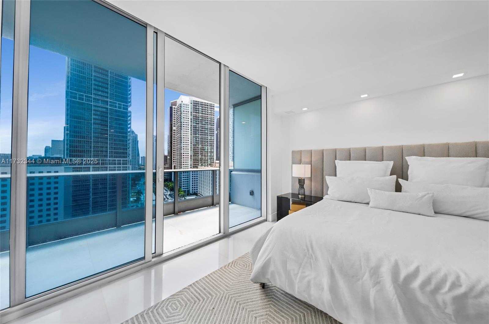 Small Image of 200 BISCAYNE BOULEVARD WAY #1406, Miami Number 25