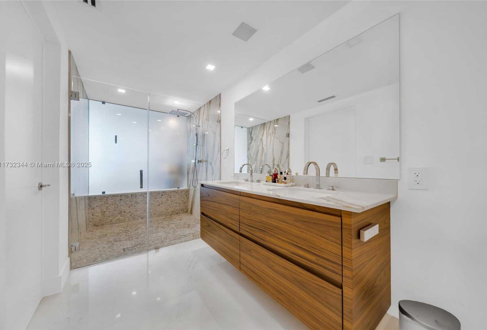 Small Image of 200 BISCAYNE BOULEVARD WAY #1406, Miami Number 28