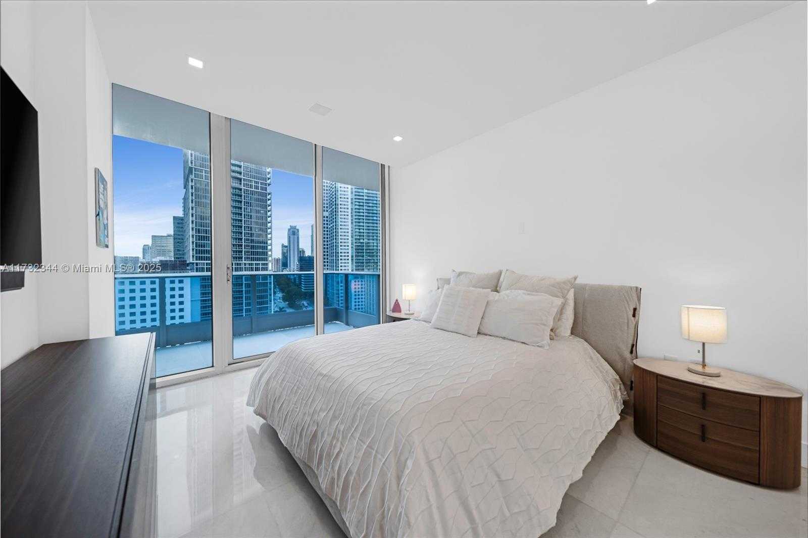 Small Image of 200 BISCAYNE BOULEVARD WAY #1406, Miami Number 32