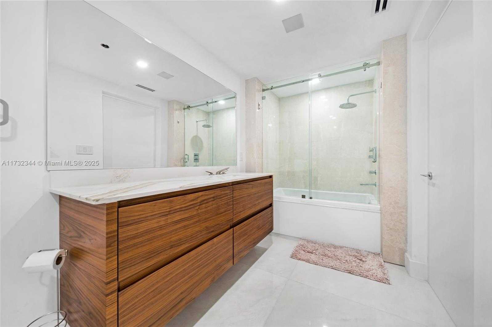 Small Image of 200 BISCAYNE BOULEVARD WAY #1406, Miami Number 34