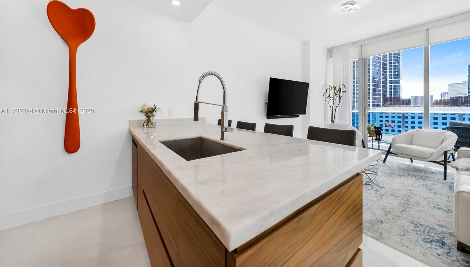 Small Image of 200 BISCAYNE BOULEVARD WAY #1406, Miami Number 4
