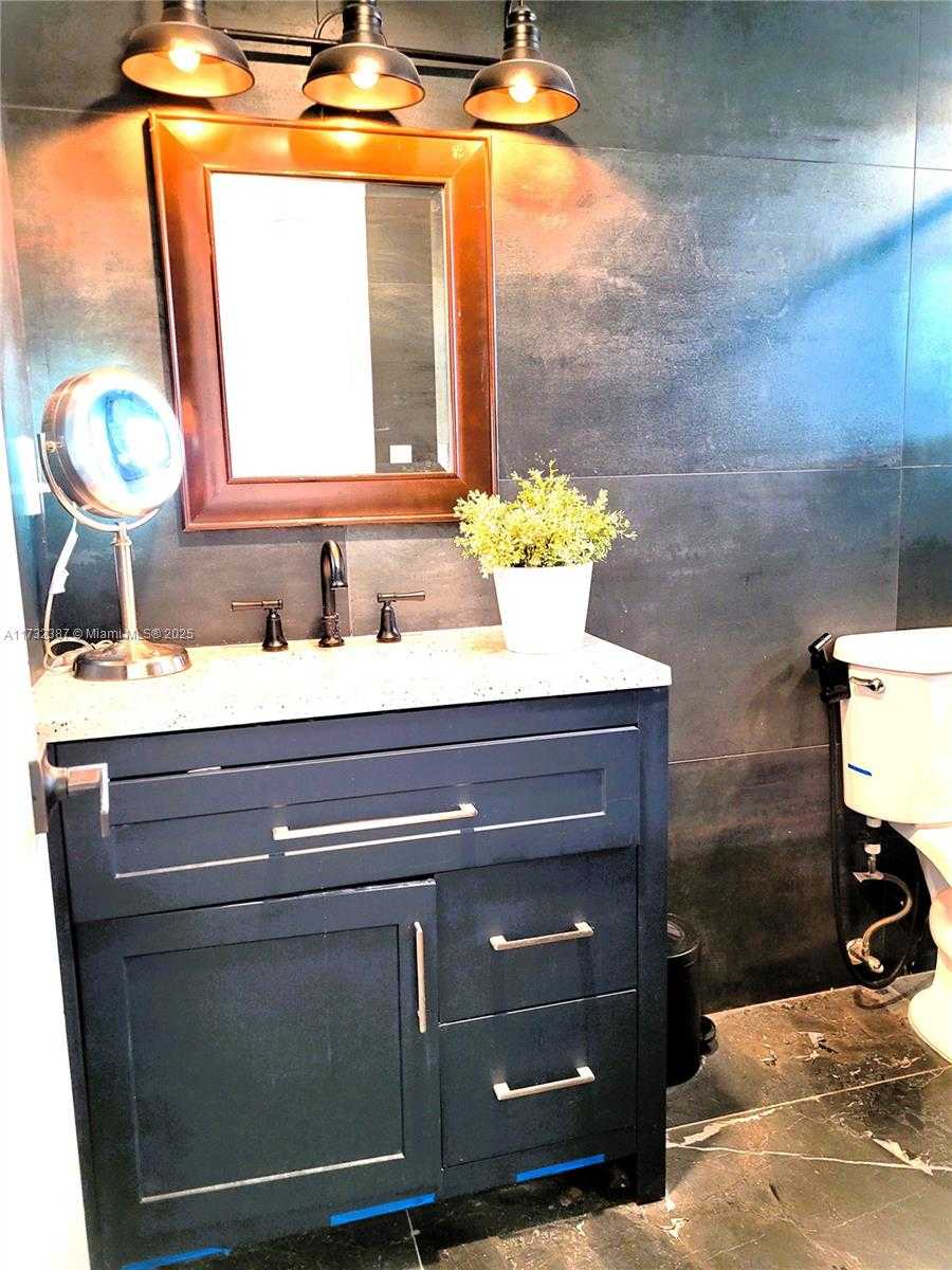 Small Image of 1400 TALLWOOD AVE #204, Hollywood Number 11