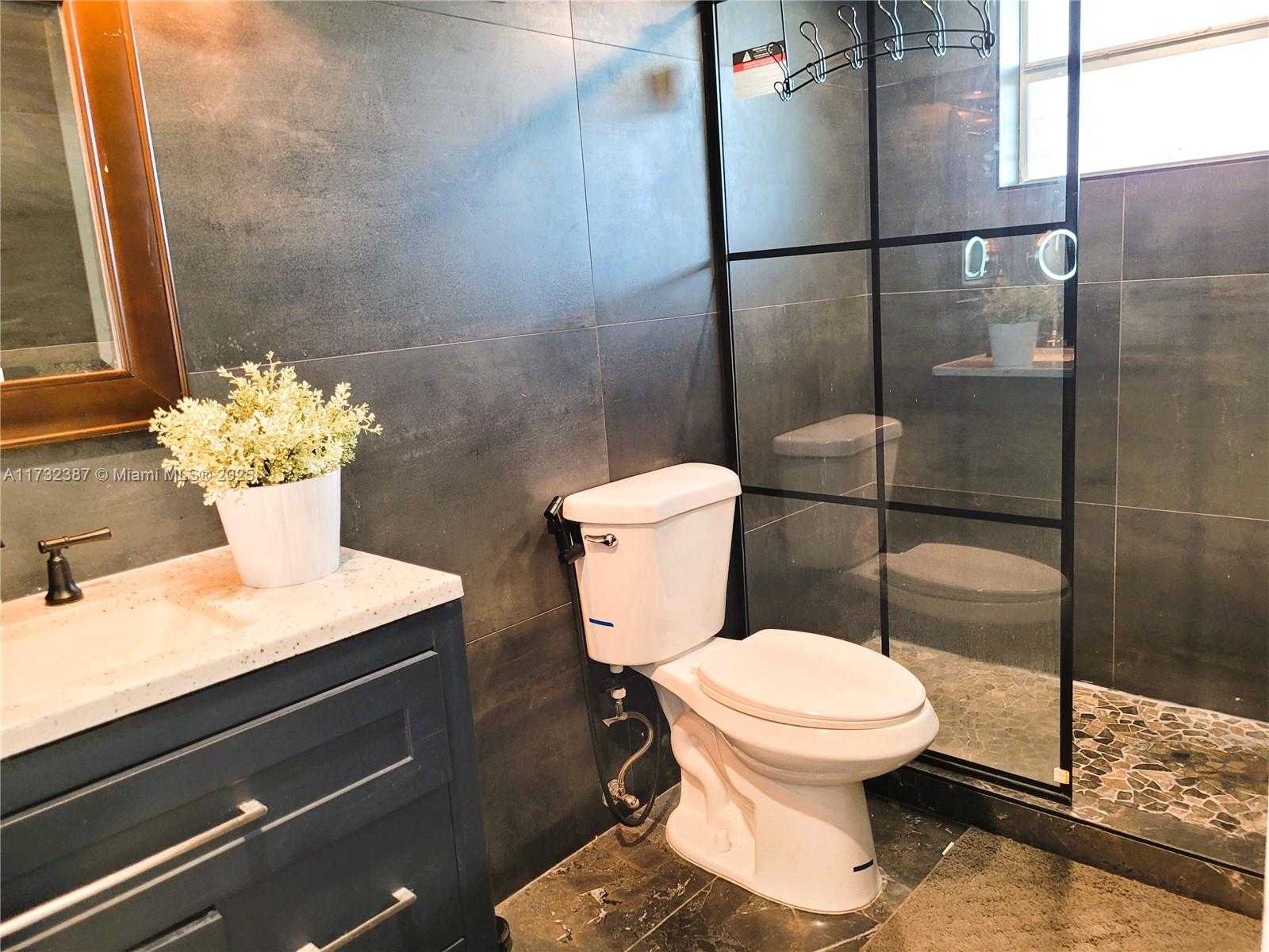 Small Image of 1400 TALLWOOD AVE #204, Hollywood Number 12