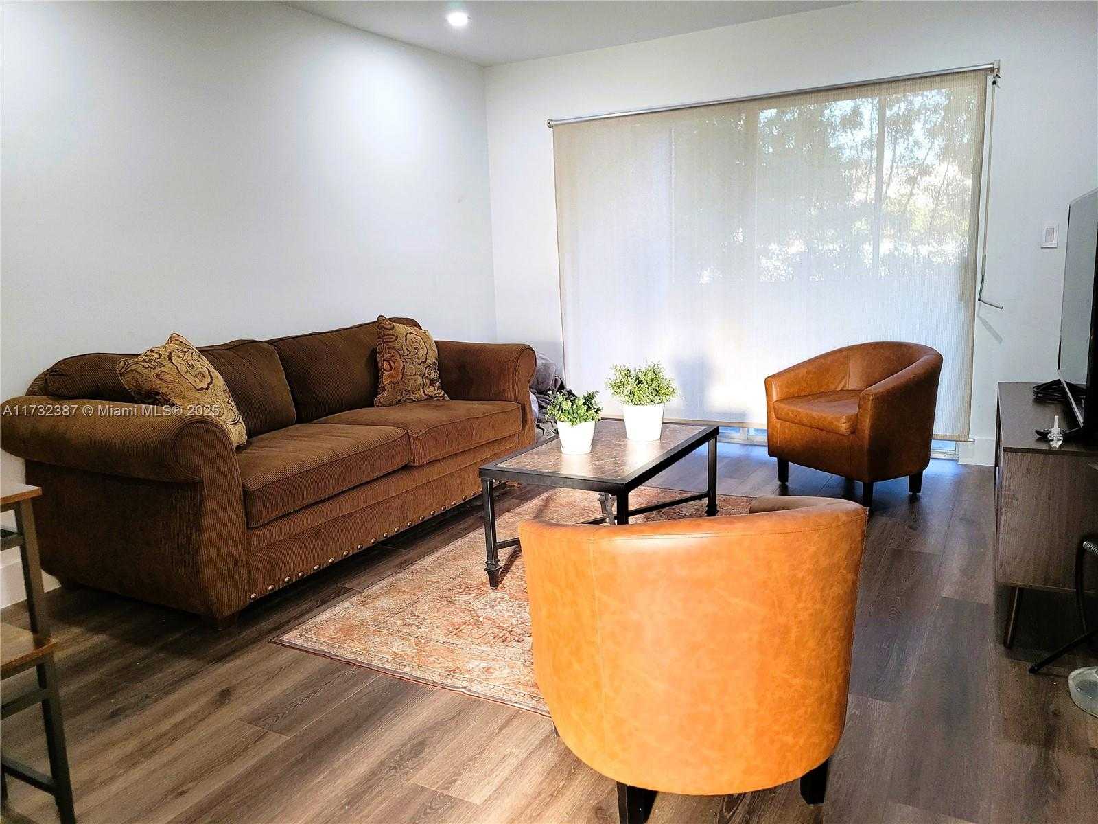 Small Image of 1400 TALLWOOD AVE #204, Hollywood Number 3
