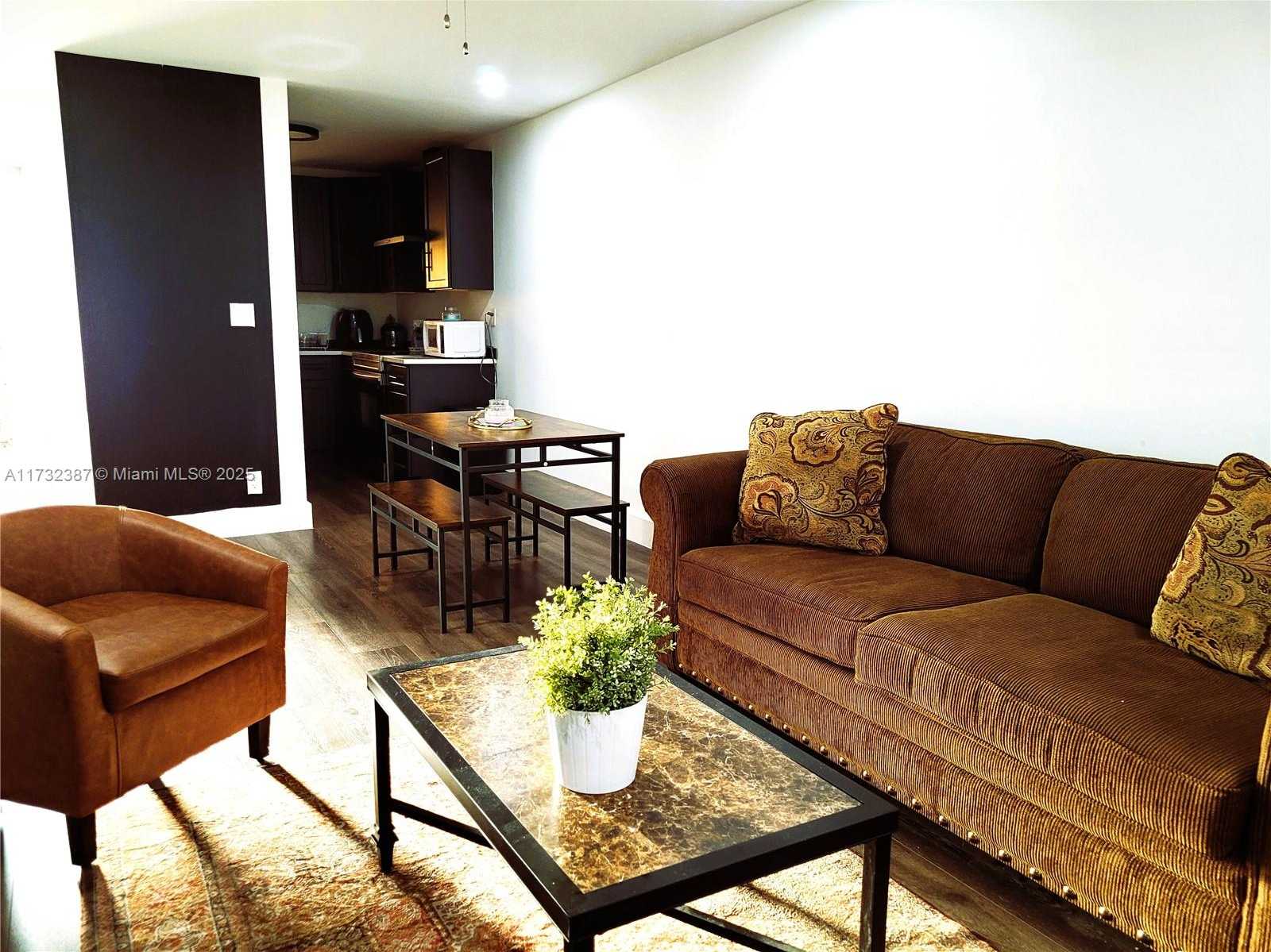 Small Image of 1400 TALLWOOD AVE #204, Hollywood Number 4