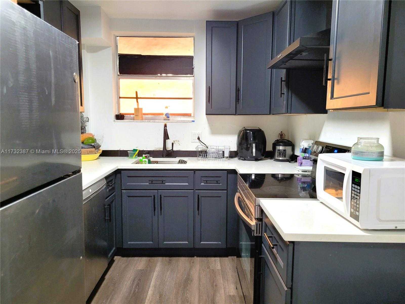 Small Image of 1400 TALLWOOD AVE #204, Hollywood Number 7