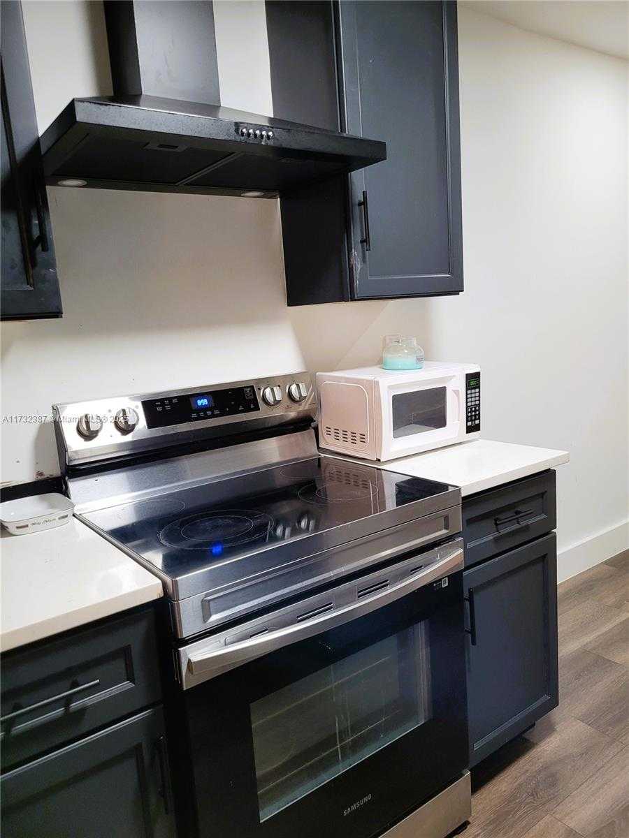 Small Image of 1400 TALLWOOD AVE #204, Hollywood Number 8