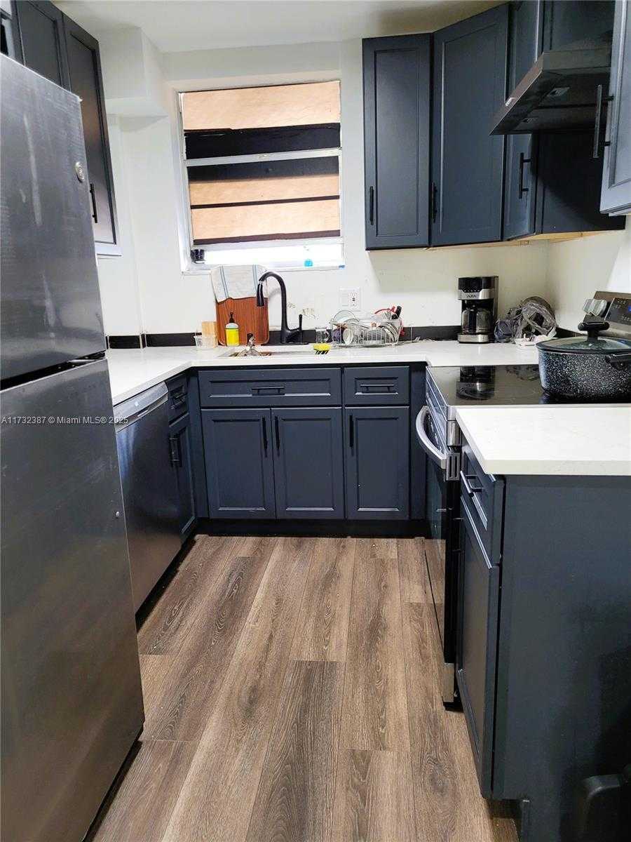 Small Image of 1400 TALLWOOD AVE #204, Hollywood Number 9