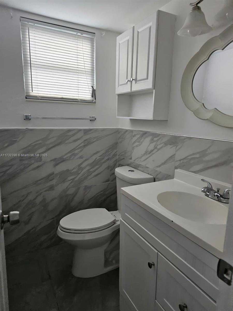 Small Image of 3777 NW 78th Ave, Hollywood, FL 33024, USA Number 14